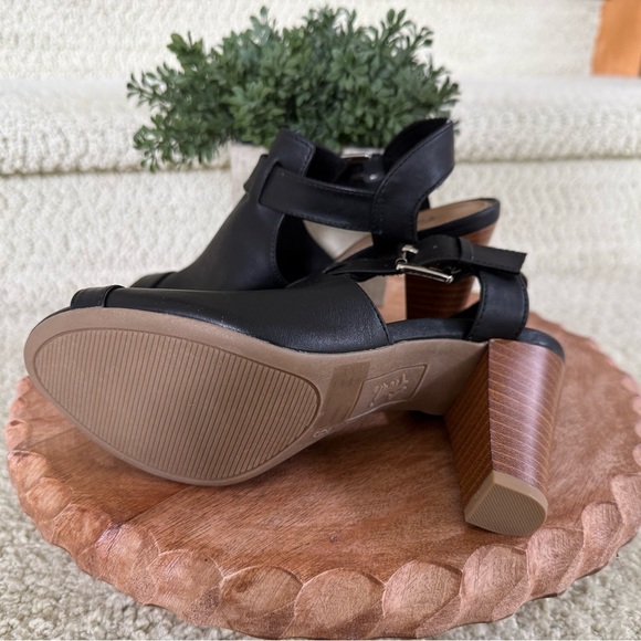 Black Women's Heeled Shoes With Buckles. - Picture 12 of 12